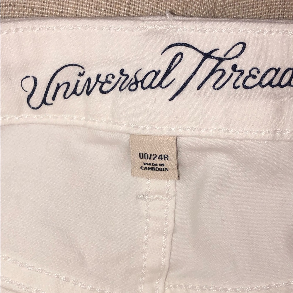 White Ripped shorts Universal Thread - Picture 5 of 6